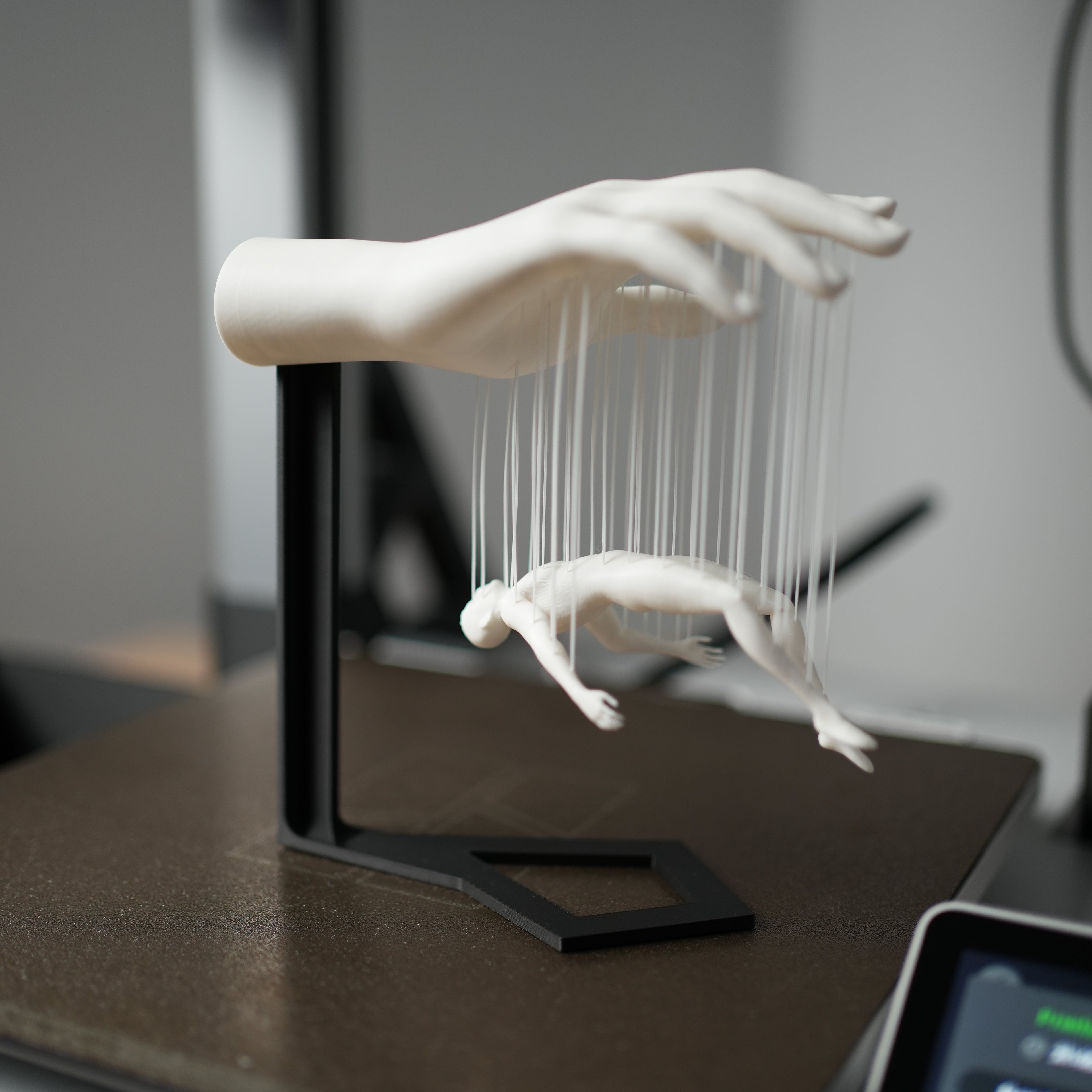 Floating Hand Illusion Sculpture – Modern Artistic Home Decor